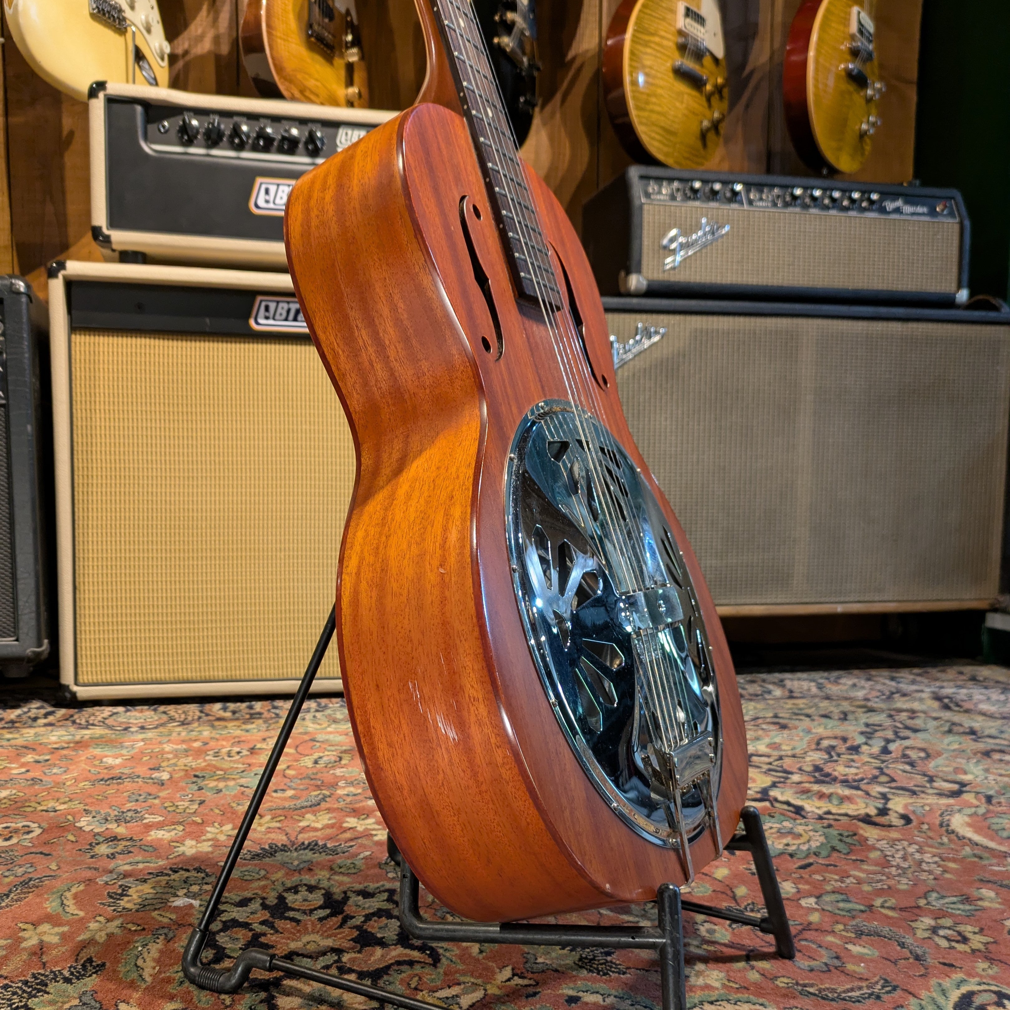 Gretsch G9200 Boxcar Round-Neck Resonator