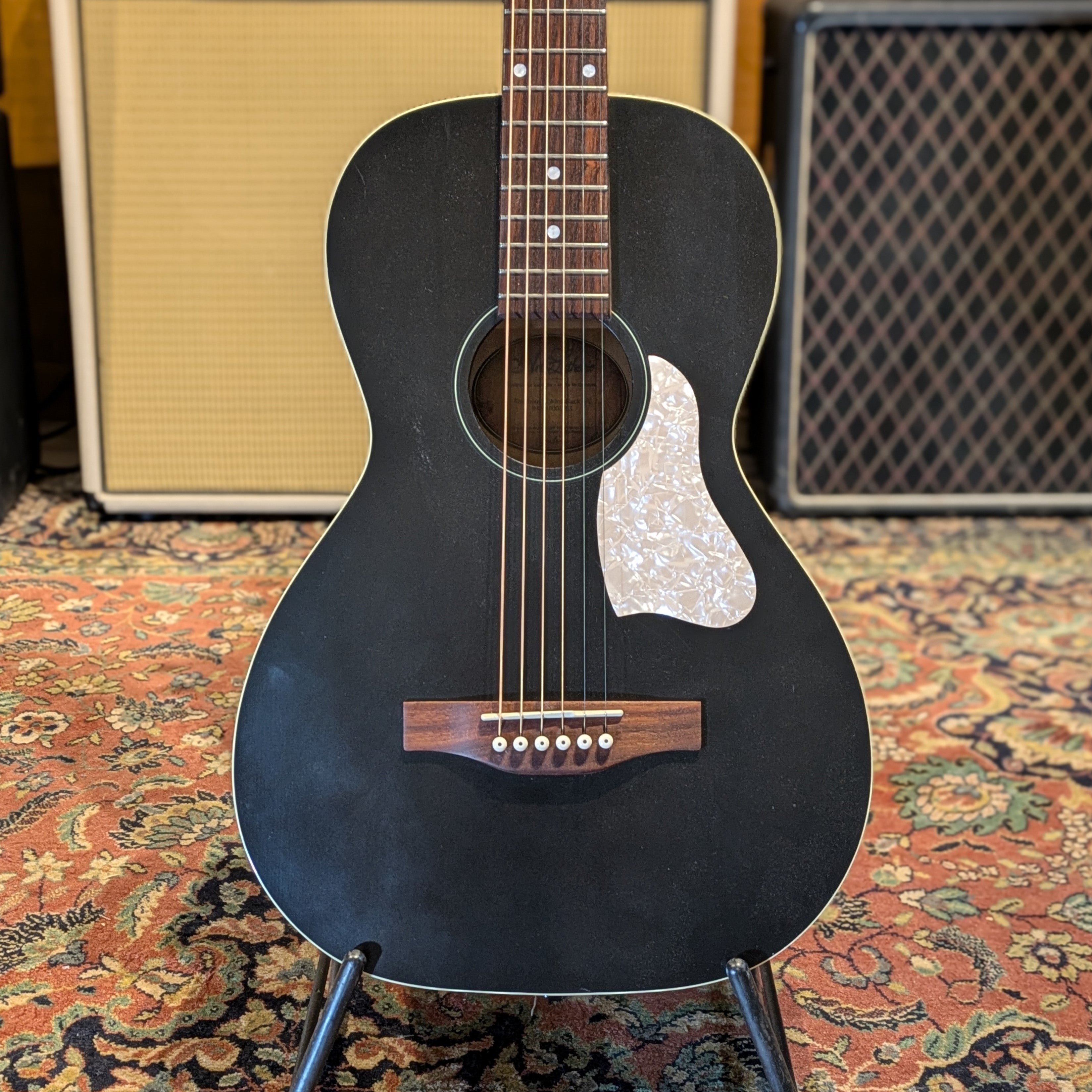 Art & Lutherie Roadhouse Parlor with Electronics - Faded Black
