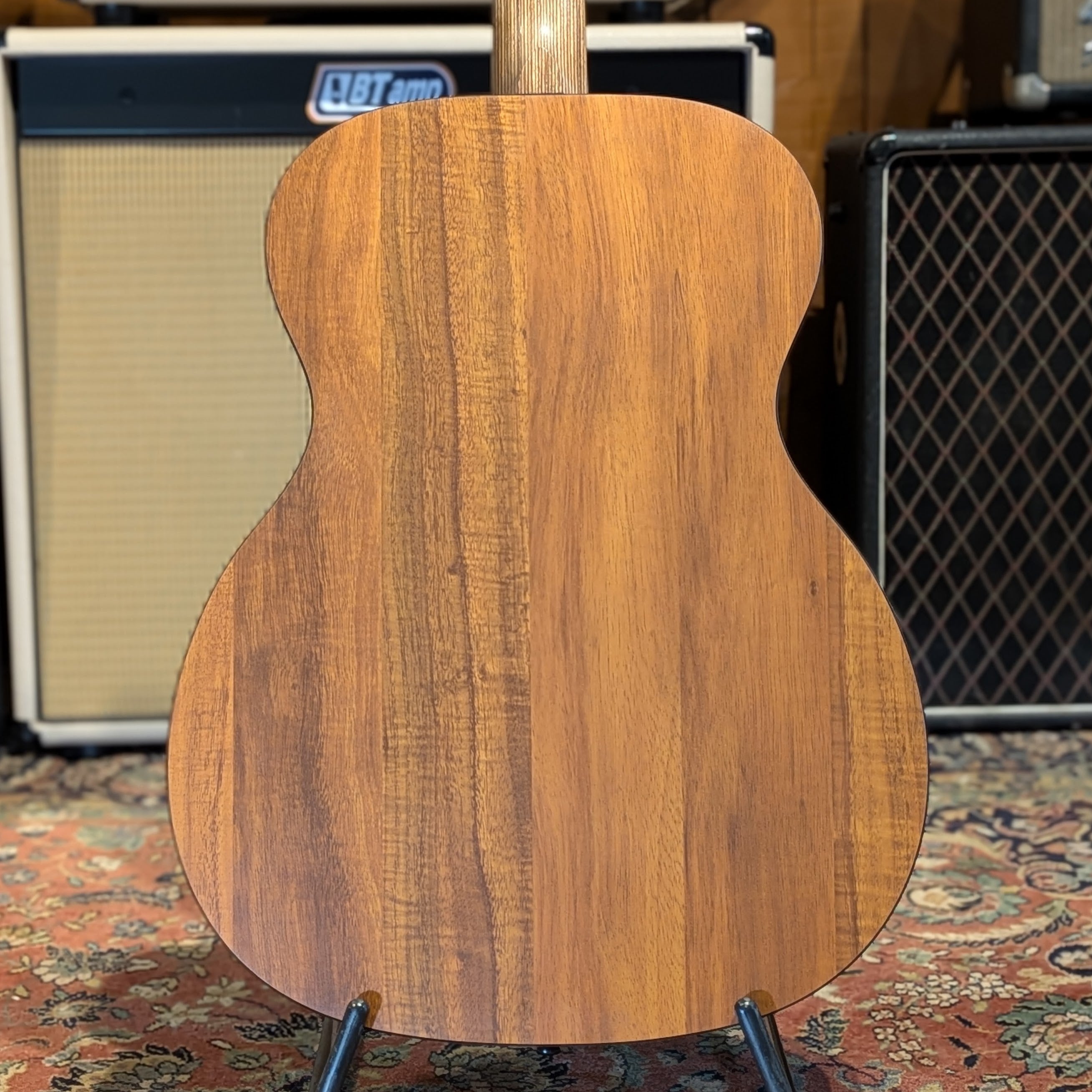 Martin Hawaiian X Limited Edition Auditorium 423 of 500 2022 - Robert Armstrong Artwork