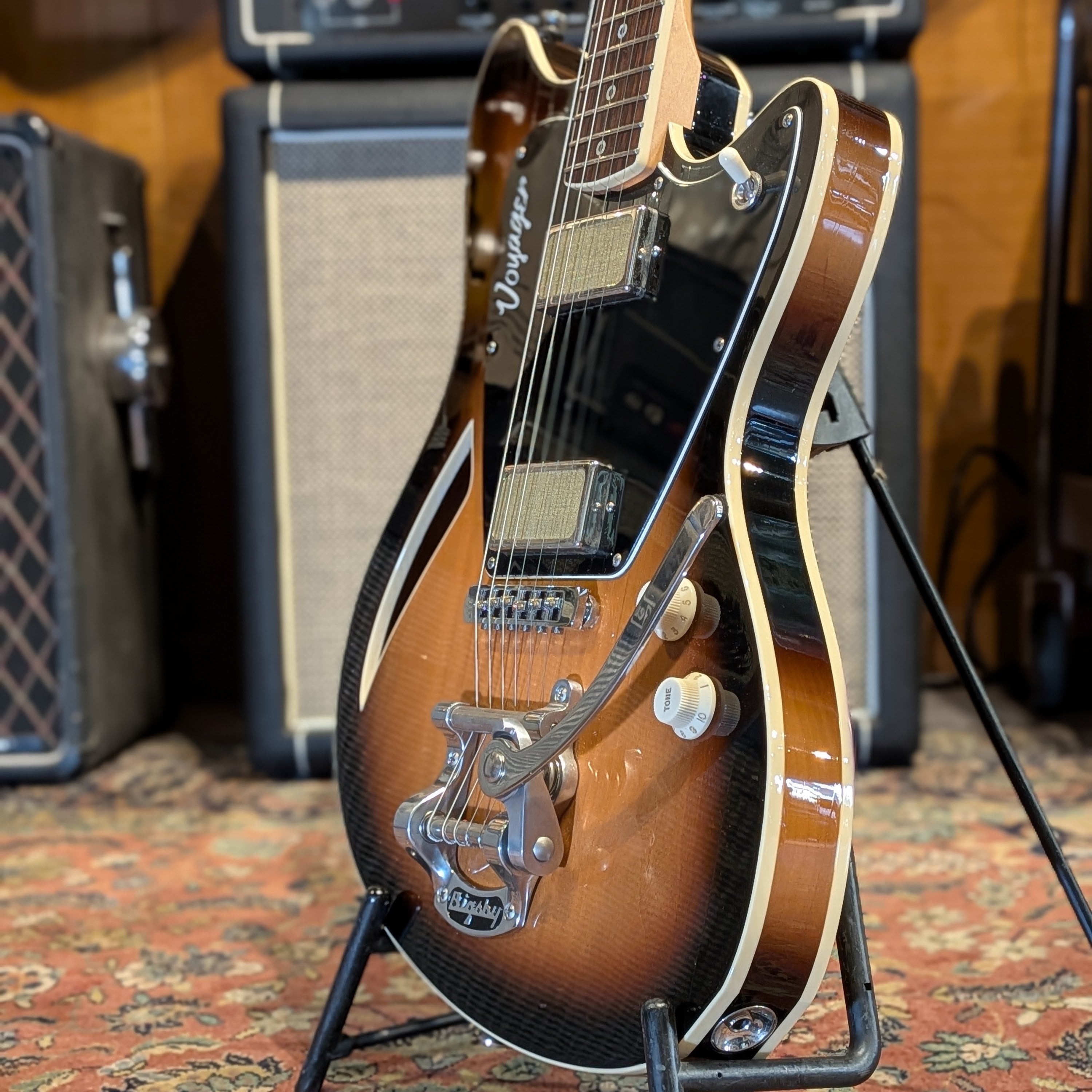 Jennings Voyager Deluxe - 2-Tone Sunburst with Gold Foil Pickups