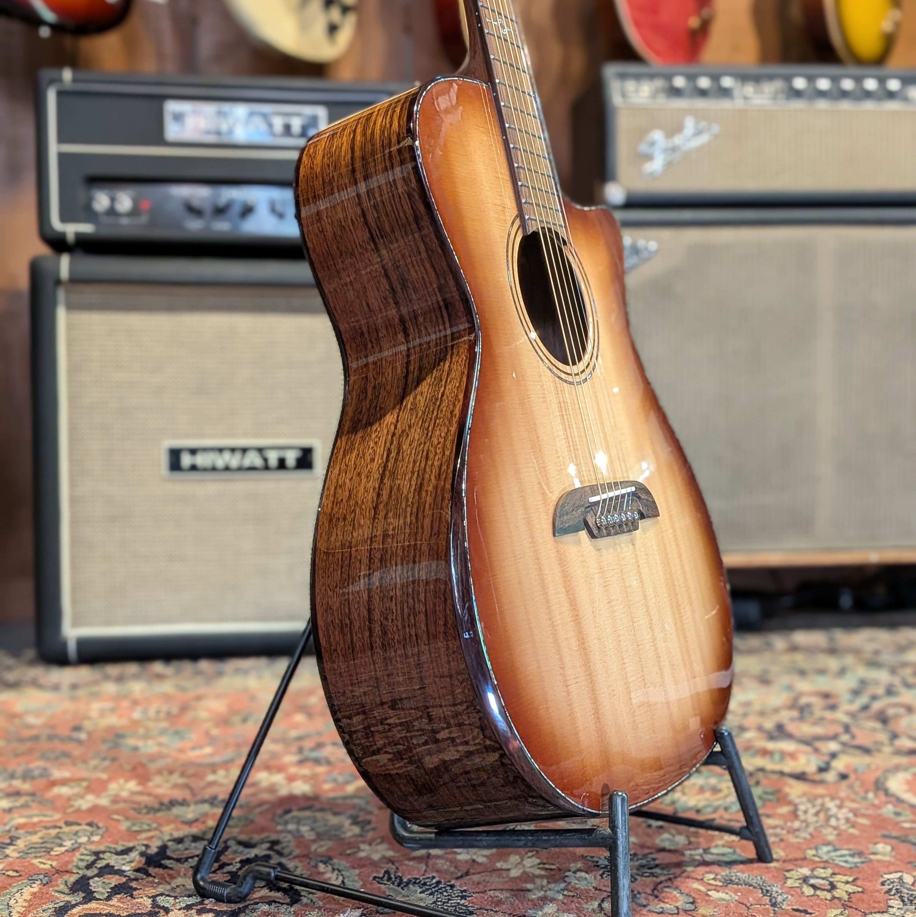 Alvarez Masterworks MG70ce Custom Grand Auditorium