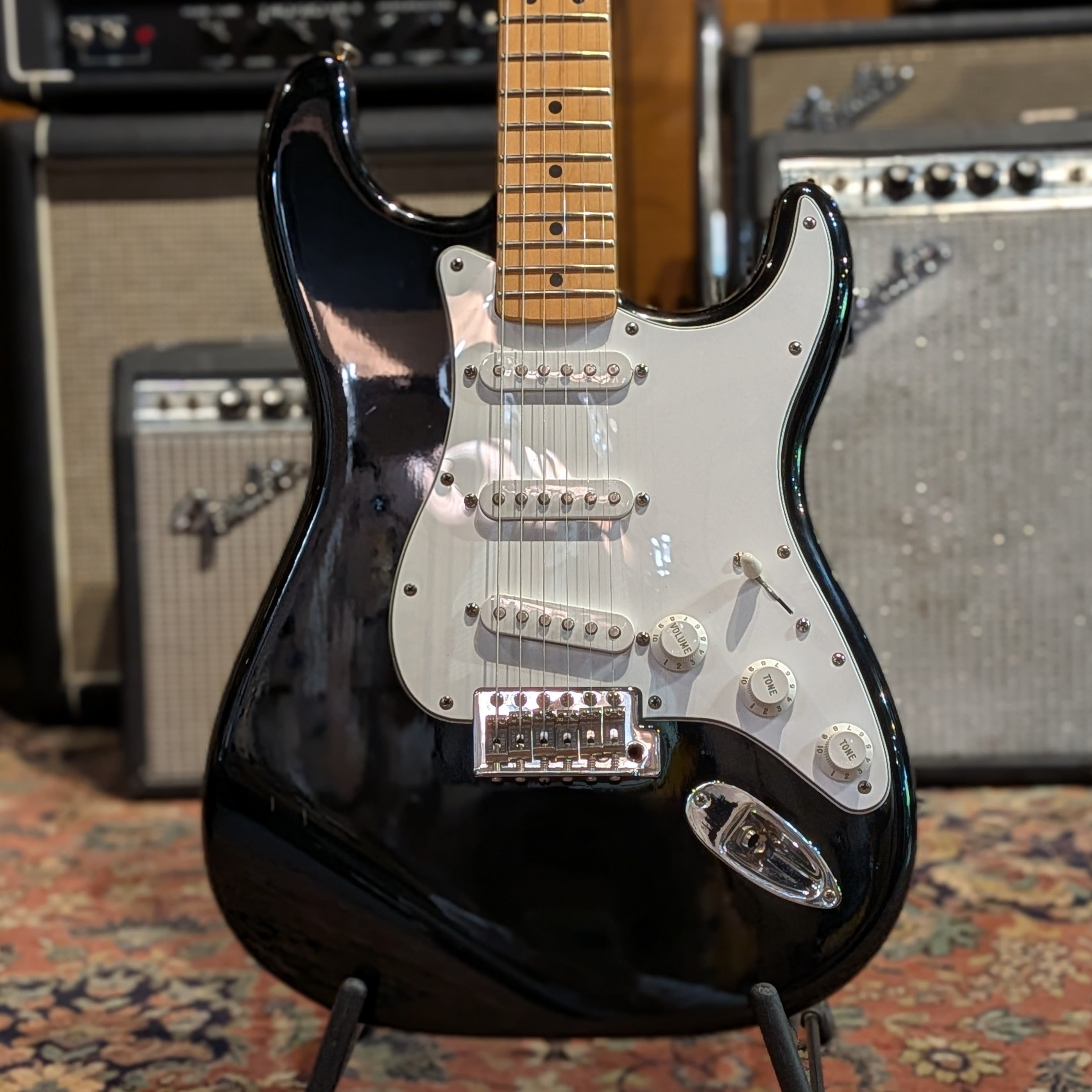 Fender Standard Stratocaster with Maple Fretboard 2007 - Black