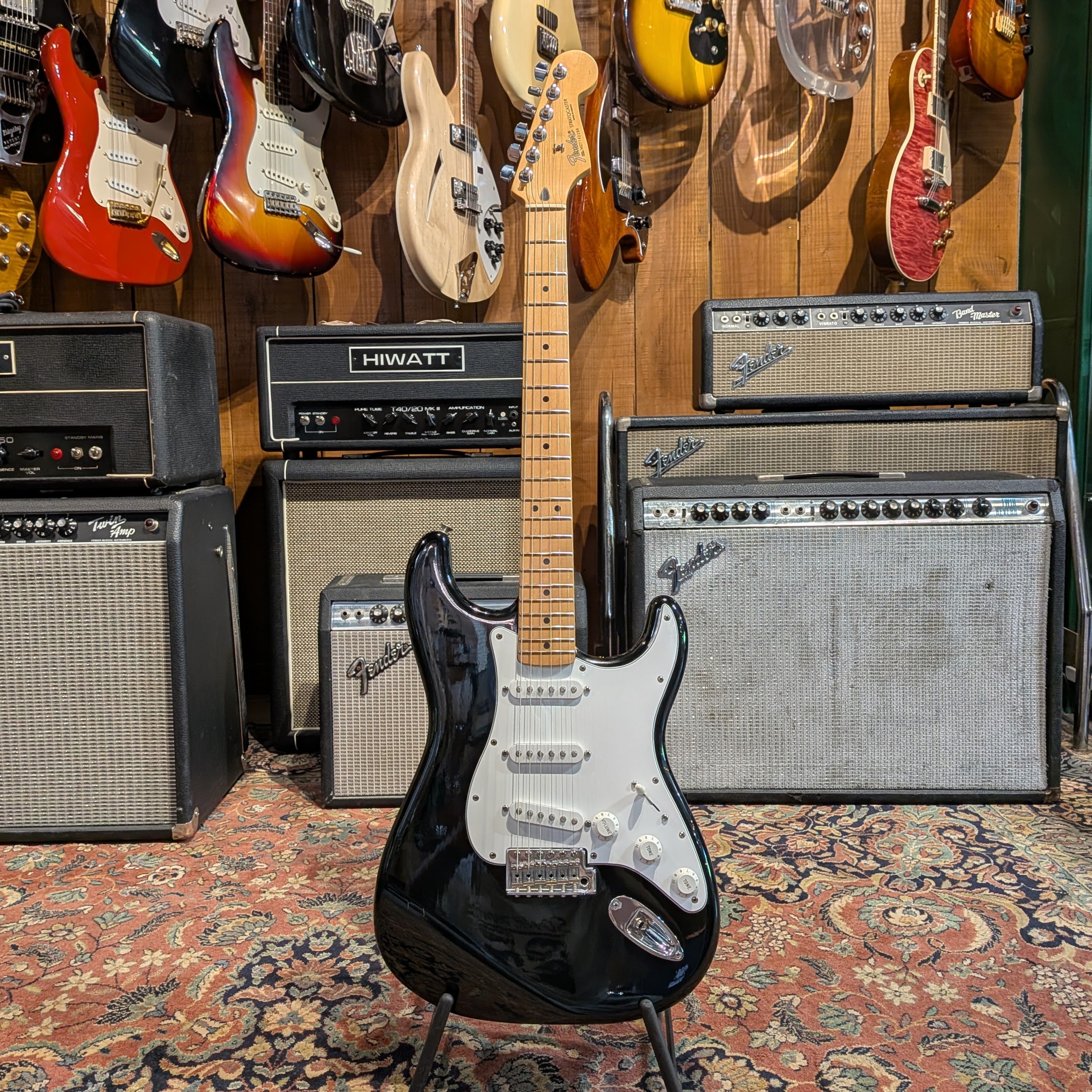 Fender Standard Stratocaster with Maple Fretboard 2007 - Black