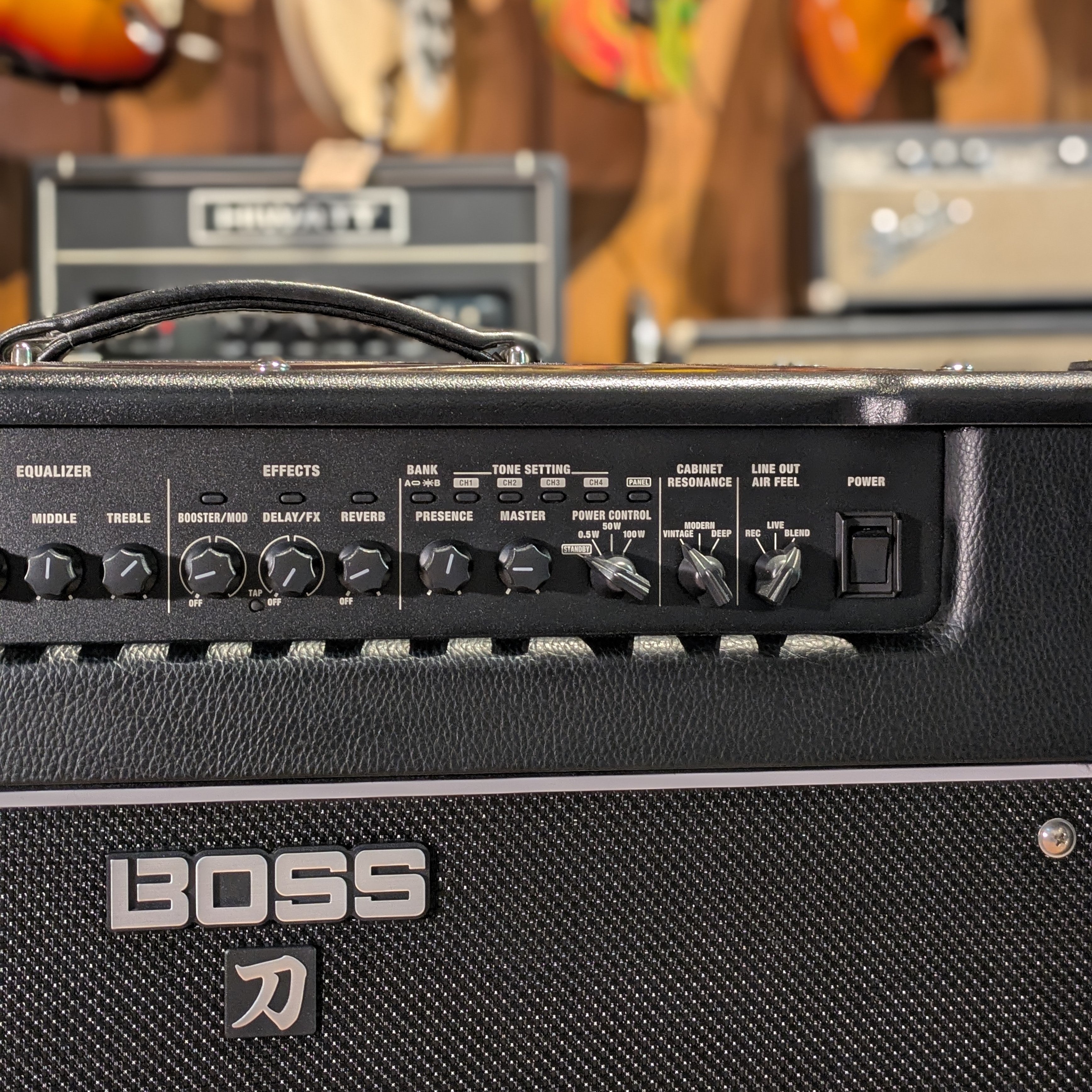 Boss Katana Artist 100-Watt 1x12" + Footswitch Boss GAFC