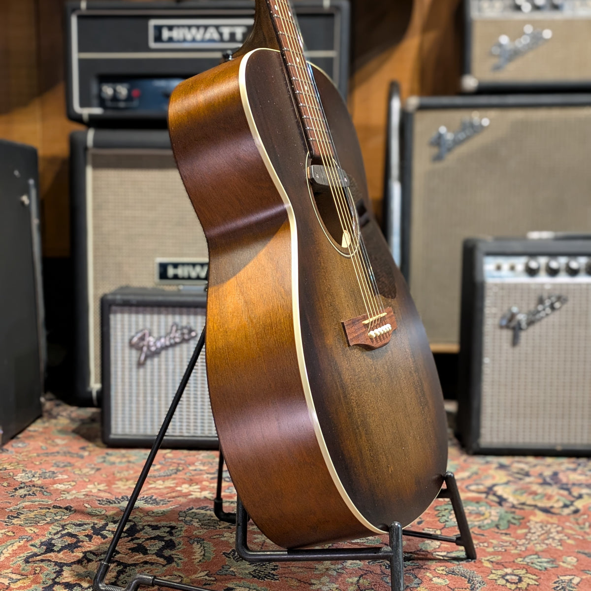 Art & Lutherie Legacy Bourbon Burst