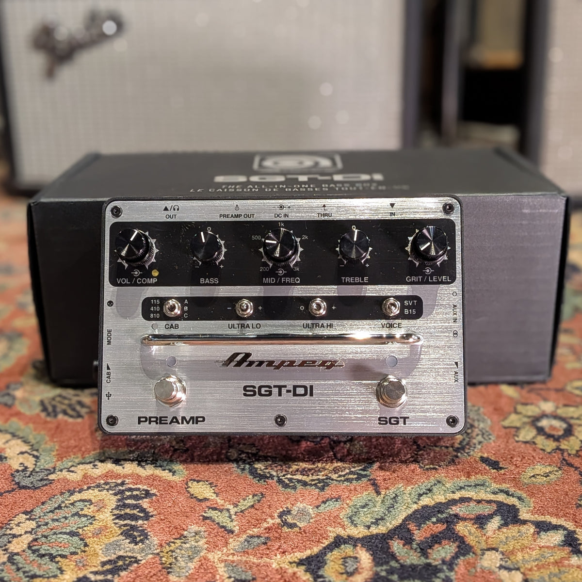 Ampeg SGT-DI Bass Preamp / DI - Silver / Black