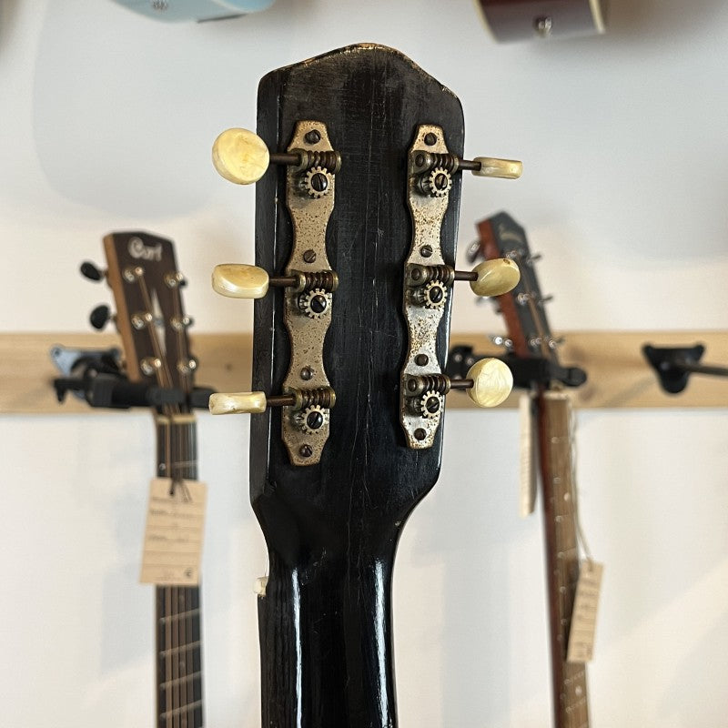 Doris Manouche Parlor