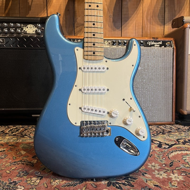 Fender Standard Stratocaster with Maple Fretboard 2014
