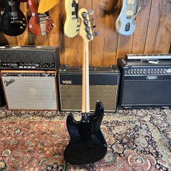 Fender Player Jazz Bass with Pau Ferro Fretboard 2022 - Black Fender - 1