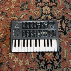 Arturia MicroBrute 25-Key Synthesizer 2014 - Present - Black  - 2