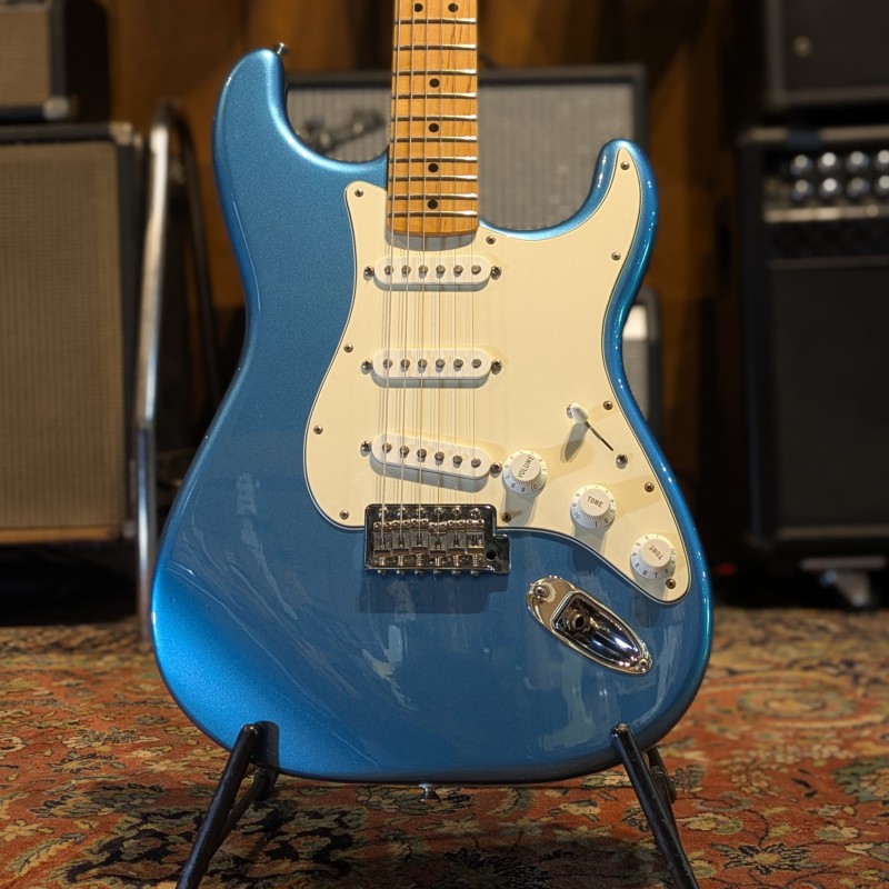 Fender Standard Stratocaster with Maple Fretboard 2014 Fender - 6 Fender Standard Stratocaster with Maple Fretboard 2014 Fender - 6