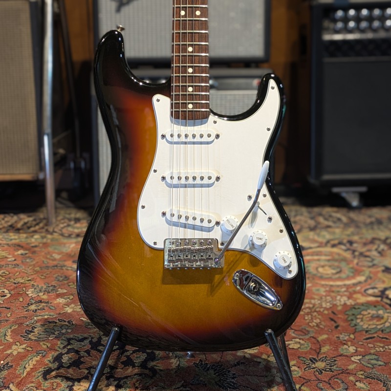 Fender Standard Stratocaster with Rosewood Fretboard 2006 - Brown Sunburst Fender - 6 Fender Standard Stratocaster with Rosewood Fretboard 2006 - Brown Sunburst Fender - 6