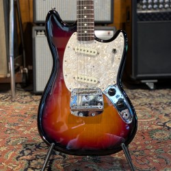Fender American Performer Mustang with Rosewood Fretboard 2018 - Present - 3-Tone Sunburst with Hepcat Strat Serie L pickups Fen