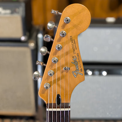 Fender Stratocaster (Neck and body assemble from different Fender)