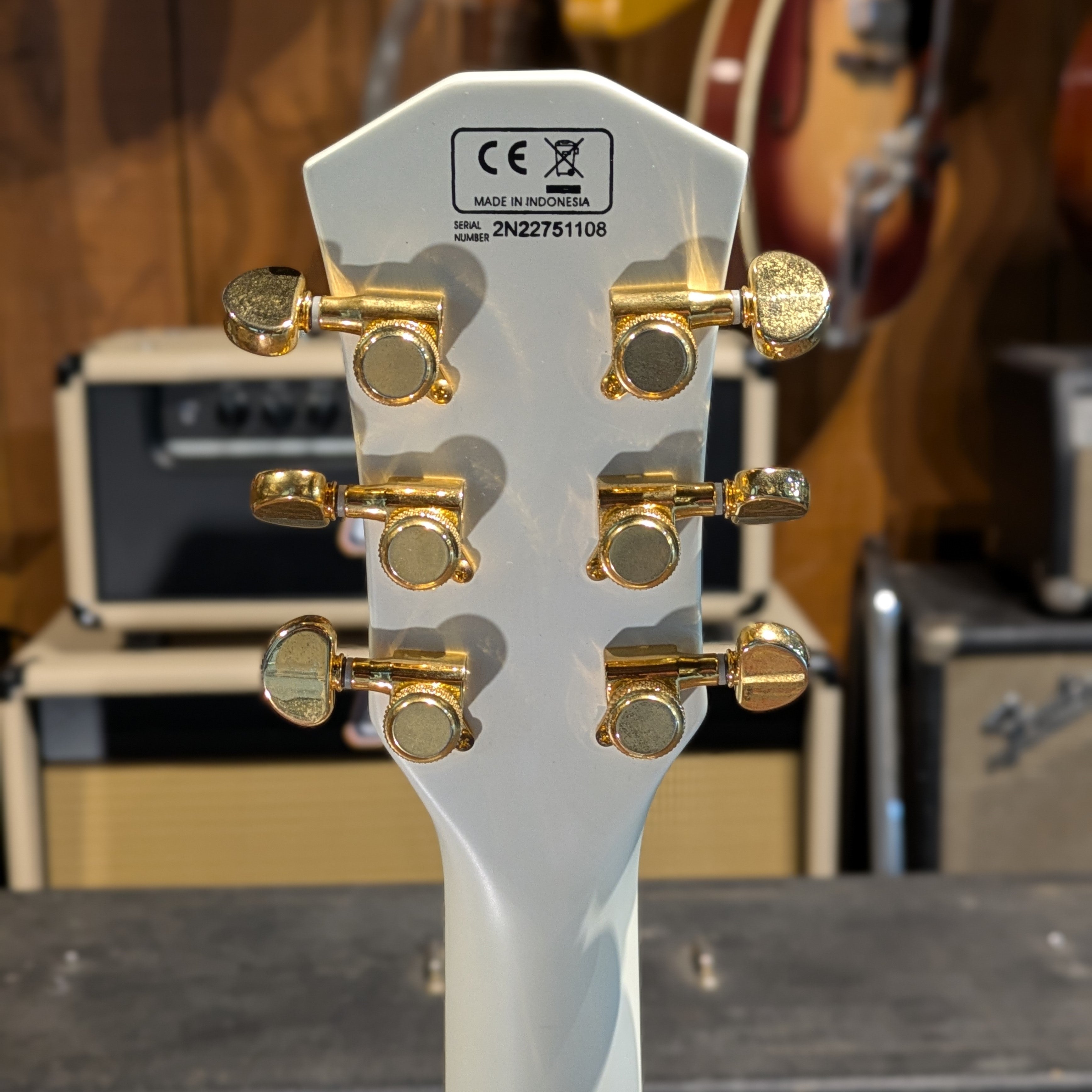 Sire - Larry Carlton - L7/WH - White