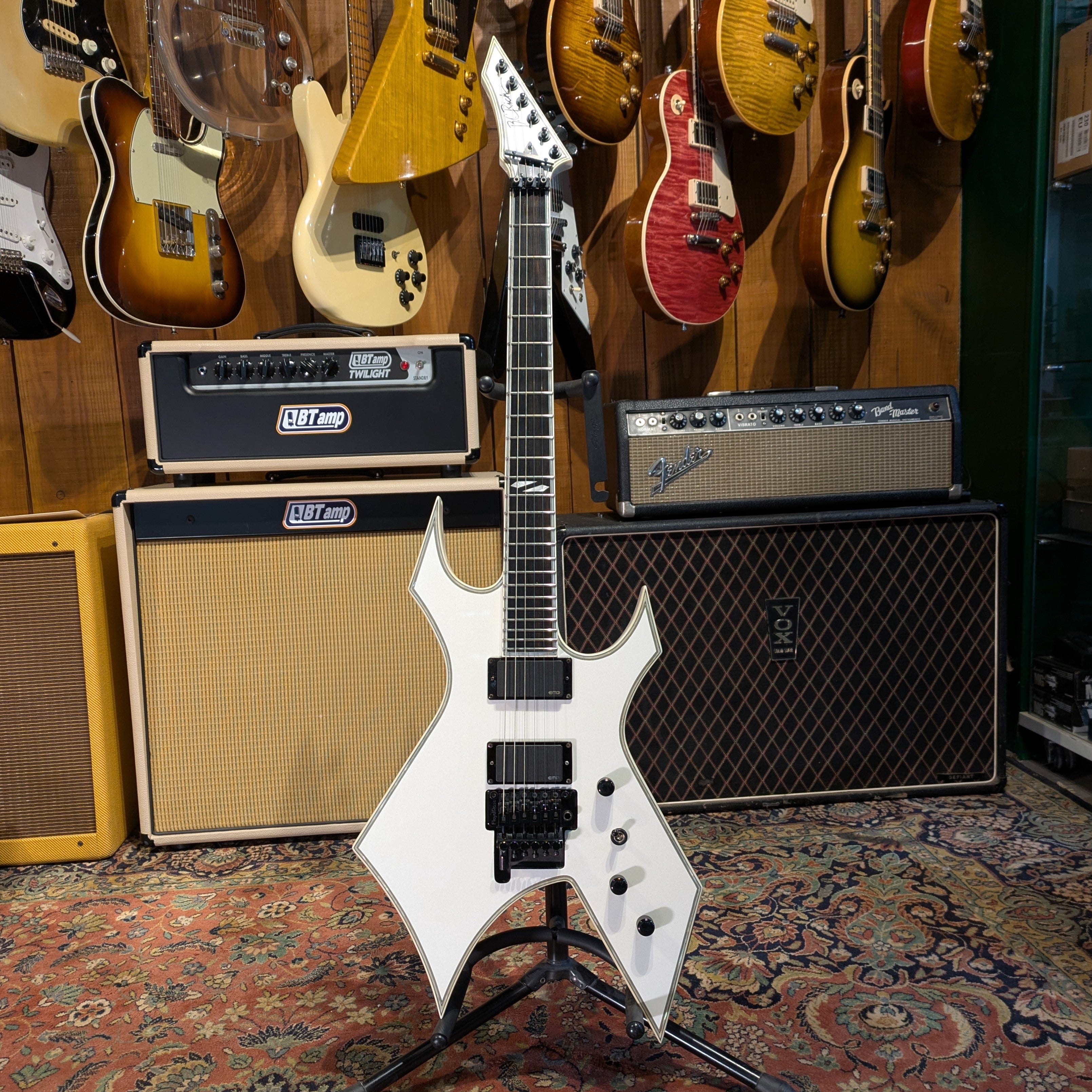 B.C. Rich Warlock NJ DLX 2012 - Pearl White