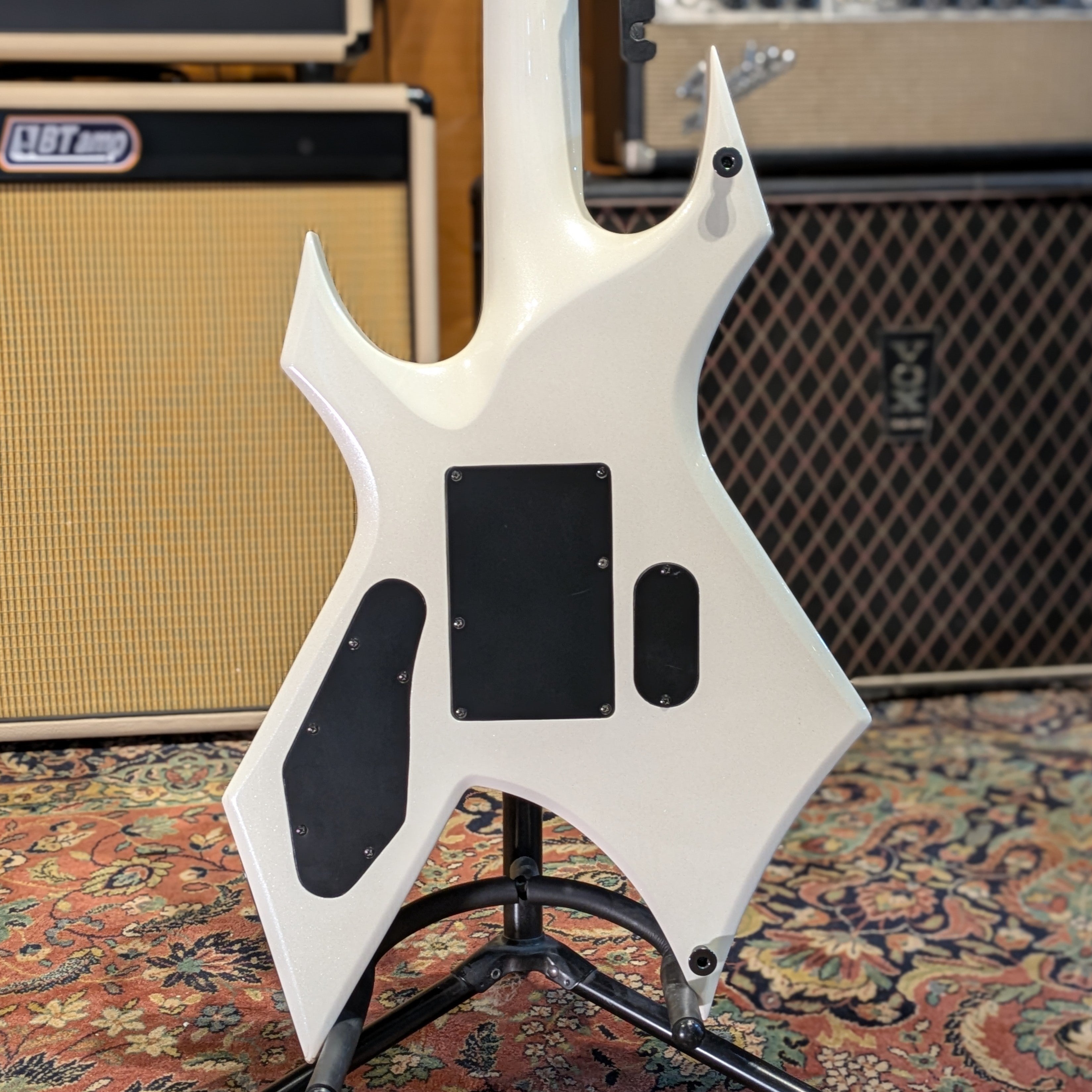 B.C. Rich Warlock NJ DLX 2012 - Pearl White