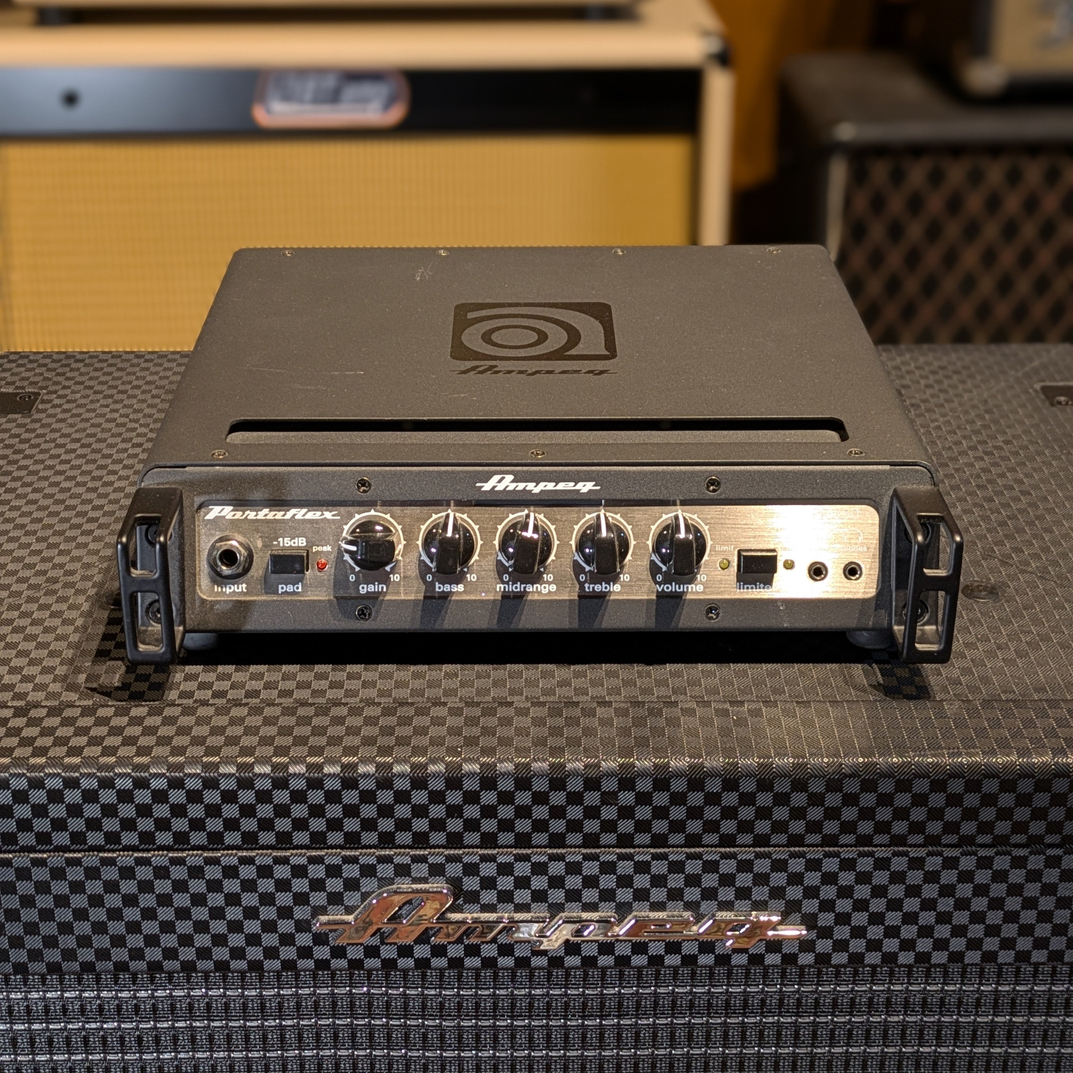 Ampeg PF-350 Portaflex 350-Watt Bass Amp Head with Ampeg PF 115he