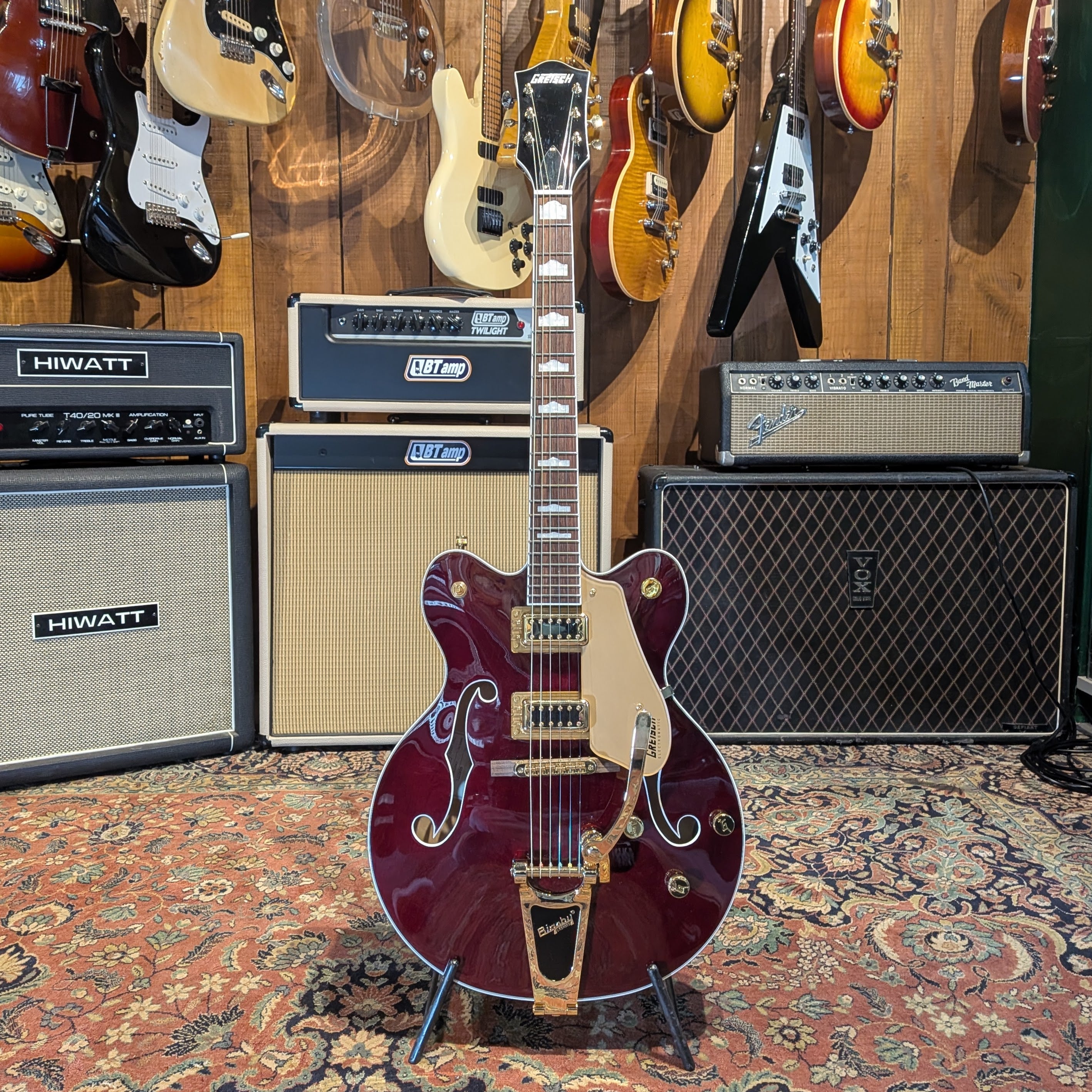 Gretsch G5422TG Electromatic Double Cutaway Hollow Body with Bigsby, Gold Hardware 2018 - Present - Walnut Stain