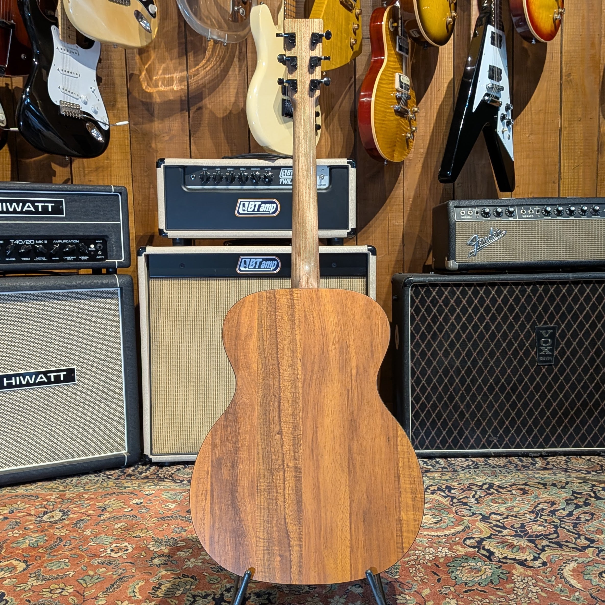 Martin Hawaiian X Limited Edition Auditorium 423 of 500 2022 - Robert Armstrong Artwork