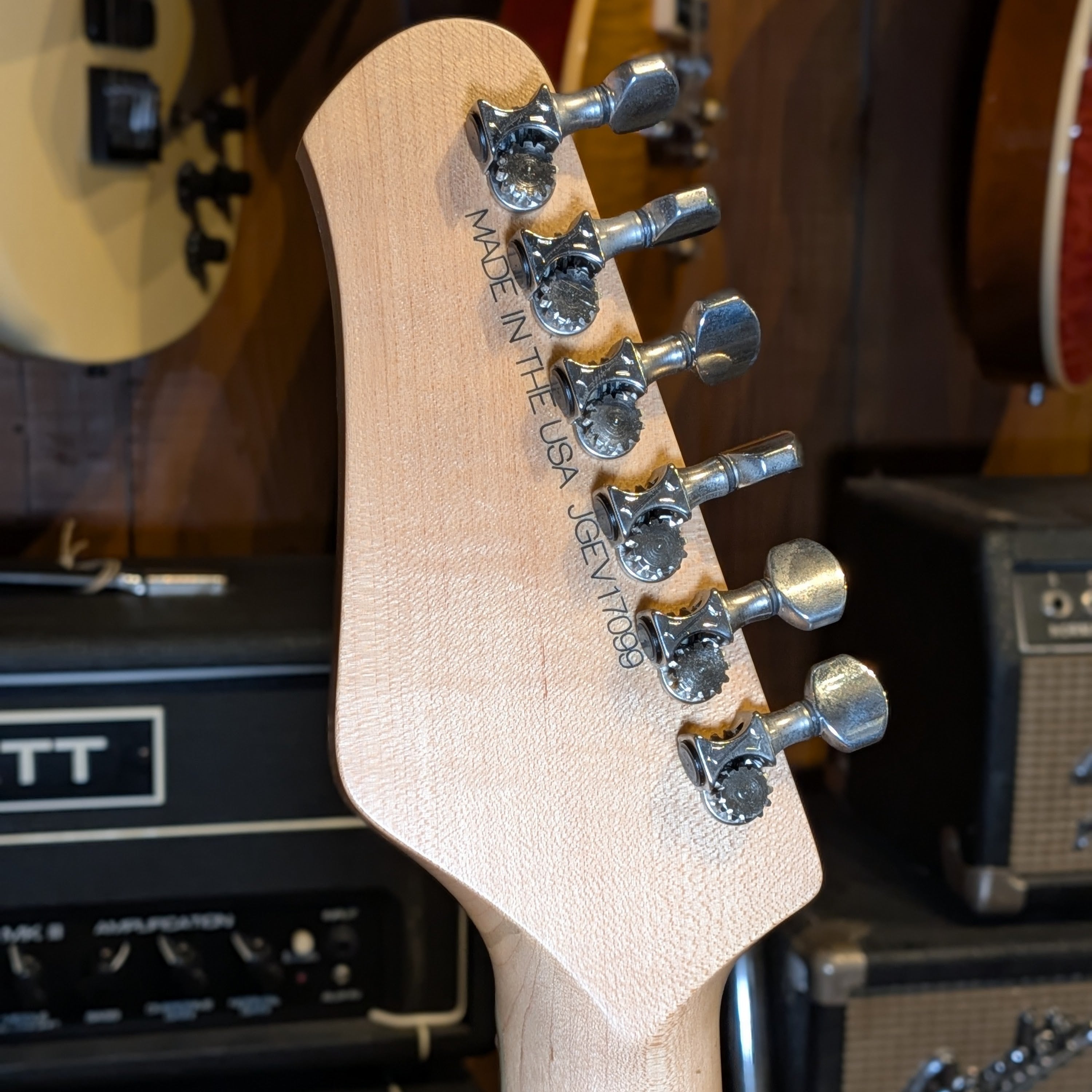 Jennings Voyager Deluxe - 2-Tone Sunburst with Gold Foil Pickups