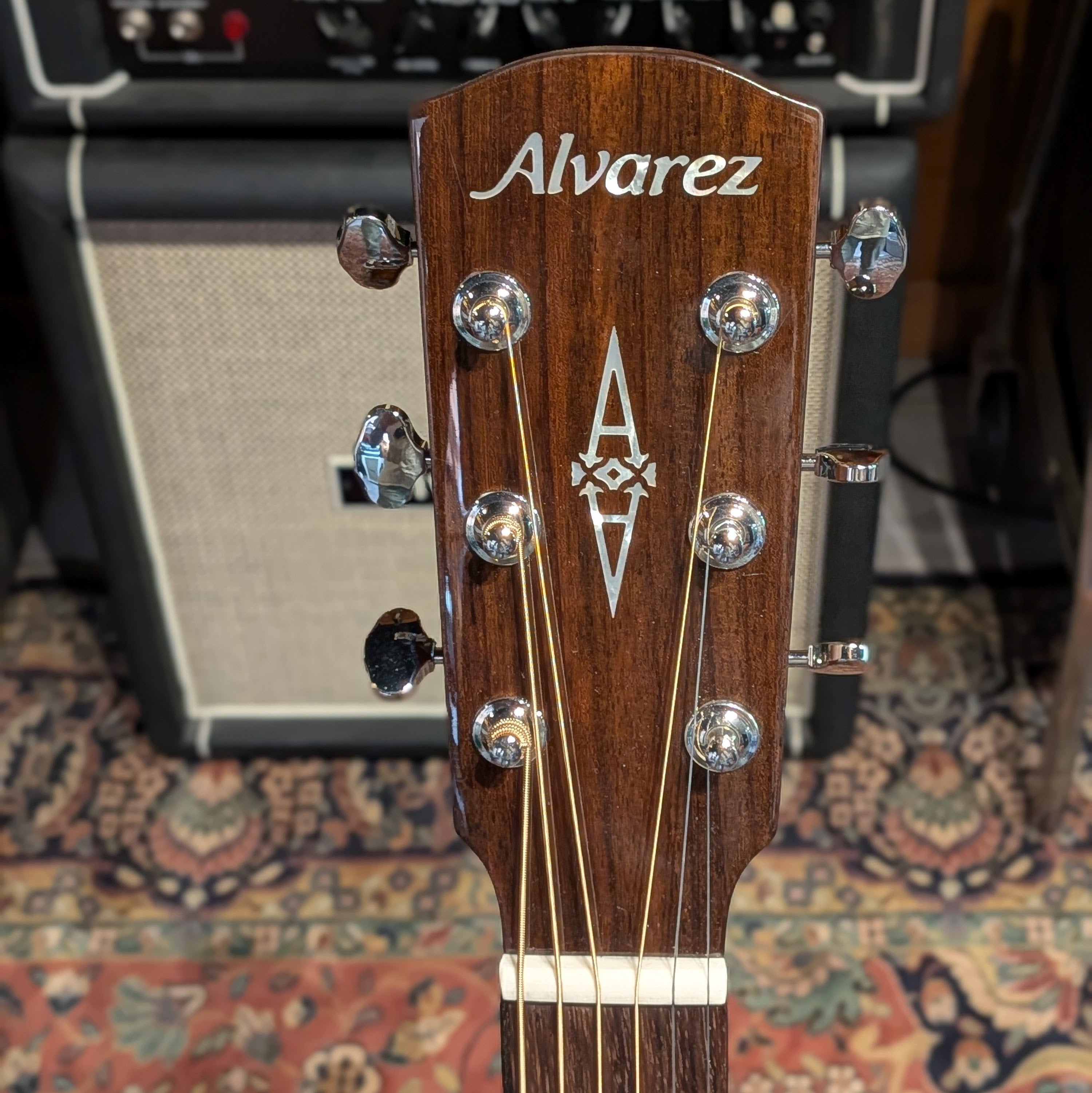 Alvarez Masterworks MG70ce Custom Grand Auditorium