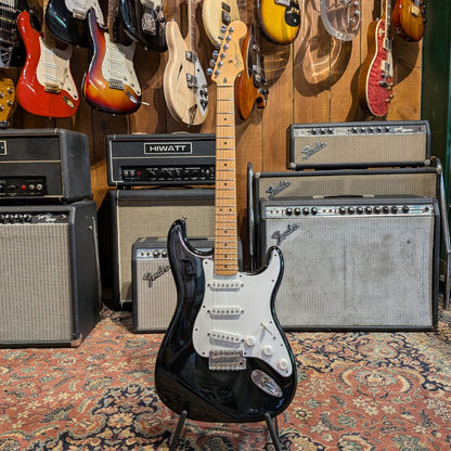 Fender Standard Stratocaster with Maple Fretboard 2007 - Black