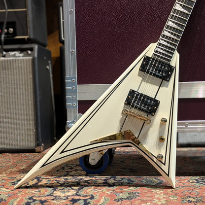 Jackson Pro Series RRT-3 Rhoads 2024 - Ivory with Black Pinstripes