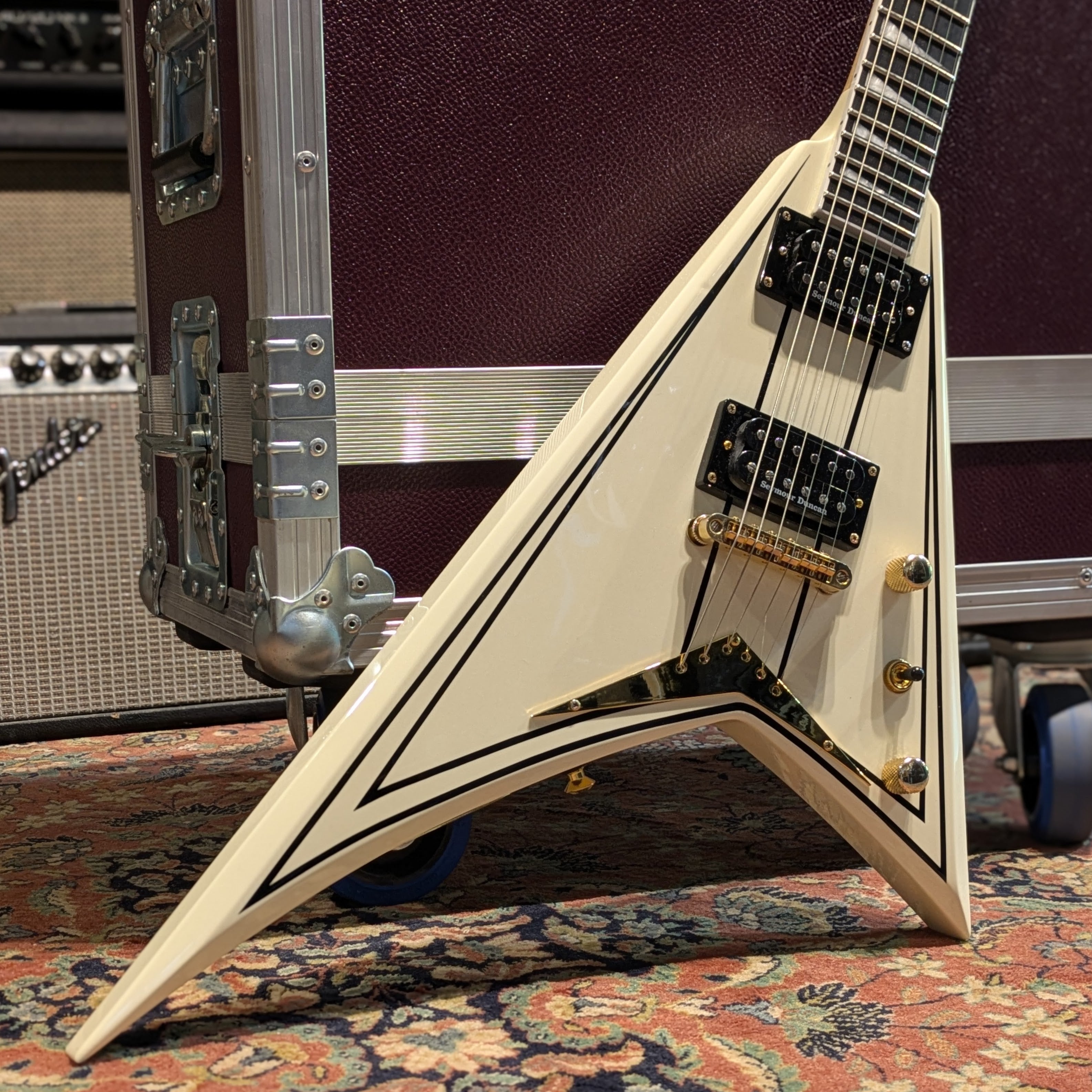 Jackson Pro Series RRT-3 Rhoads 2024 - Ivory with Black Pinstripes
