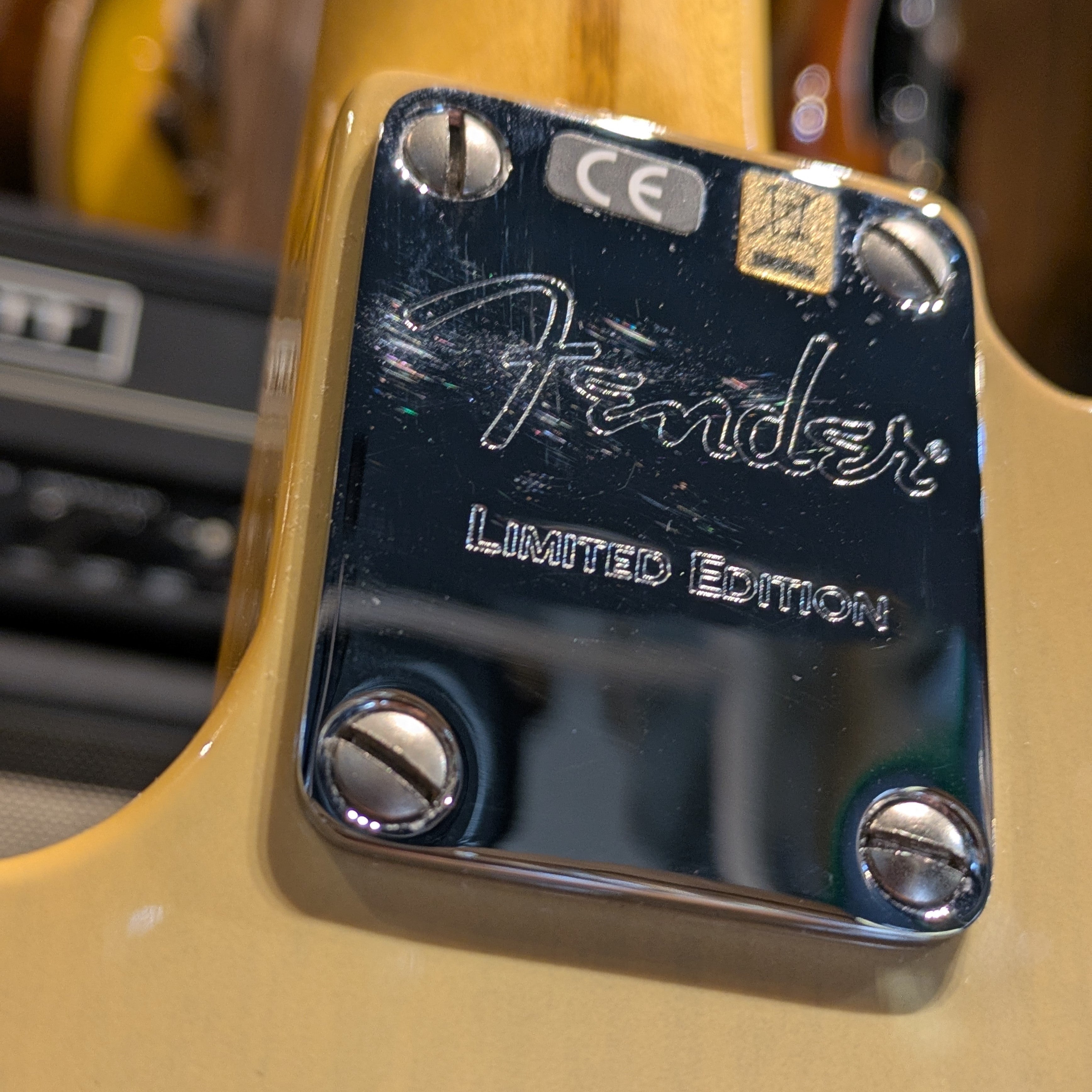 Fender "10 for '15" Limited Edition American Vintage '52 Korina Telecaster with Maple Fretboard 2015 - Blackguard Blonde
