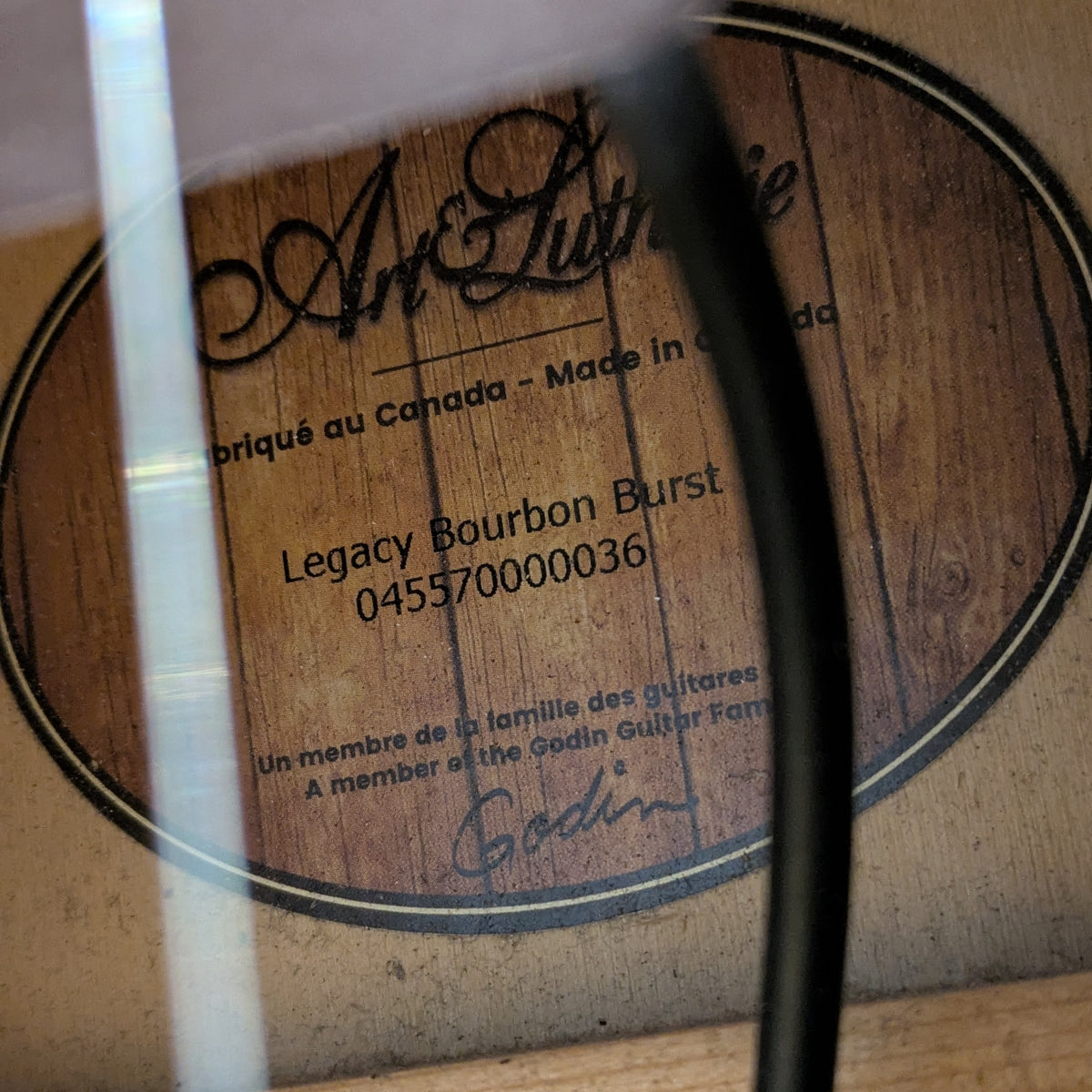Art & Lutherie Legacy Bourbon Burst