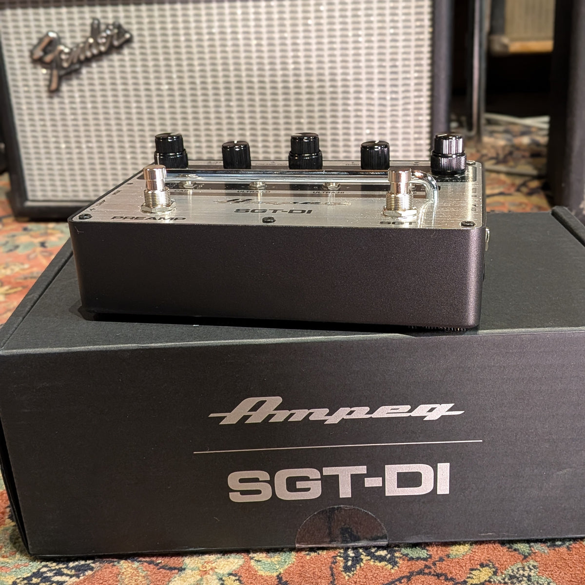 Ampeg SGT-DI Bass Preamp / DI - Silver / Black
