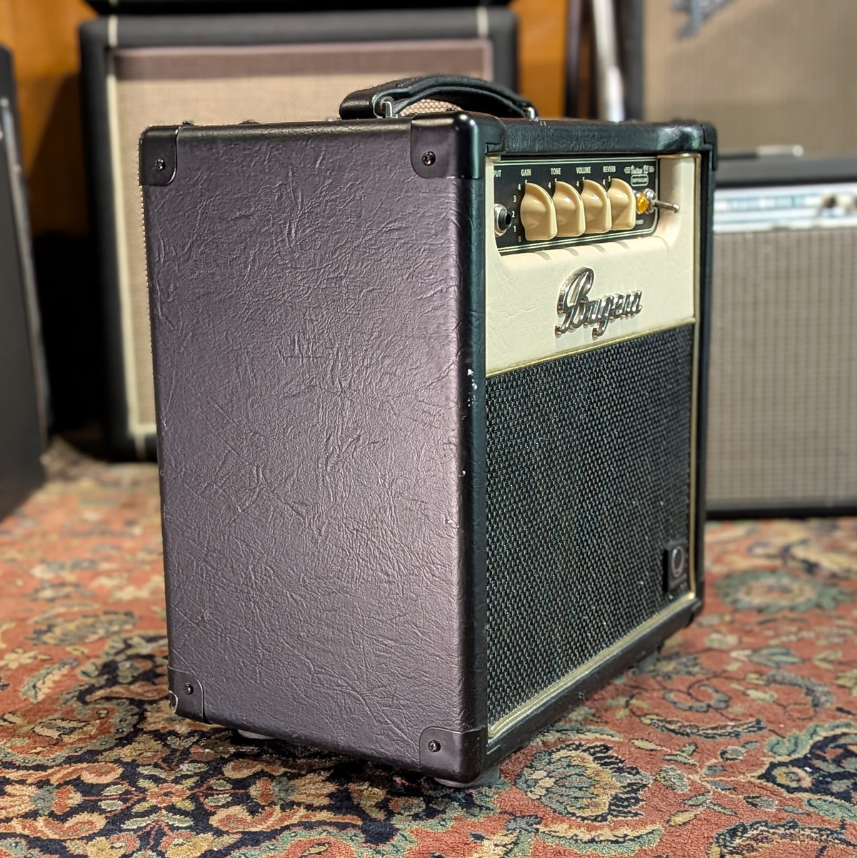 Bugera V5-INFINIUM 5W 1x8 Guitar 5W Combo - Black/Cream