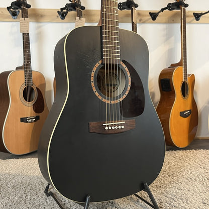 Art & Lutherie Cedar Black Satin (2006) Canada