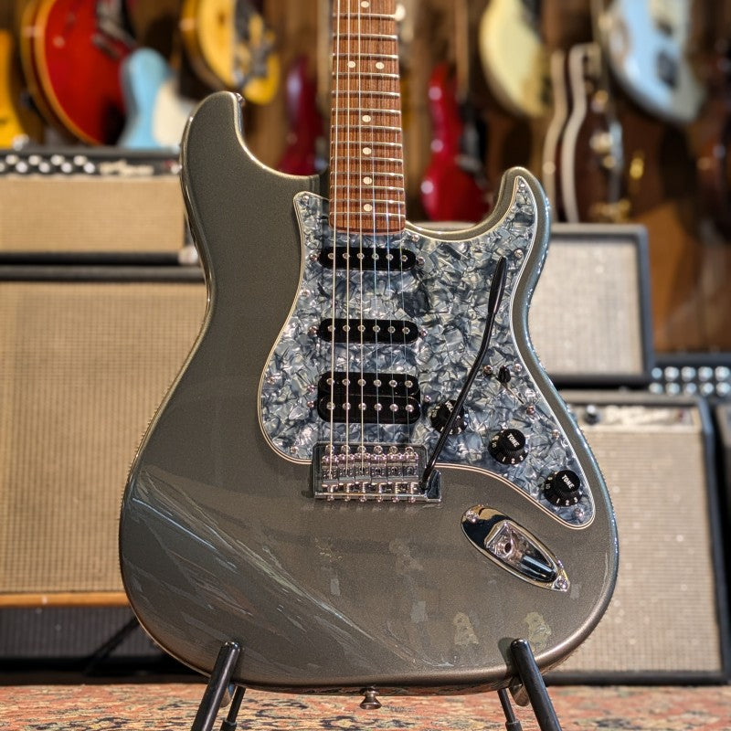 Fender Stratocaster HSS with Rosewood Fretboard - Chrome Silver