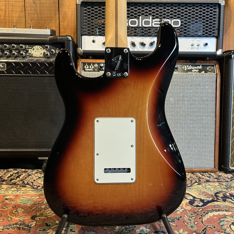 Fender Player Stratocaster with Pau Ferro Fretboard 2021 -3-Color Sunburst
