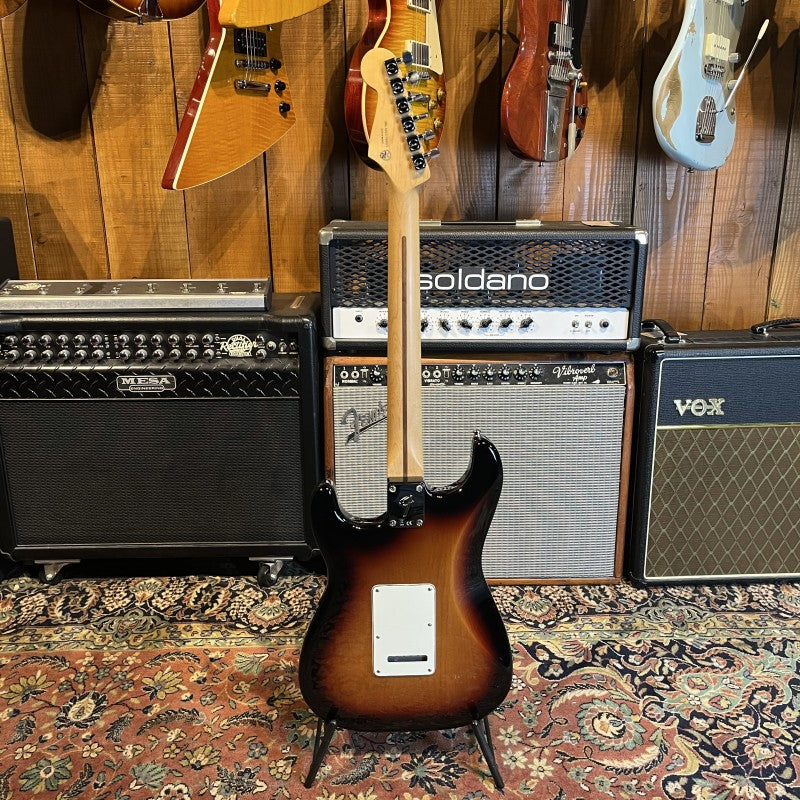 Fender Player Stratocaster with Pau Ferro Fretboard 2021 -3-Color Sunburst