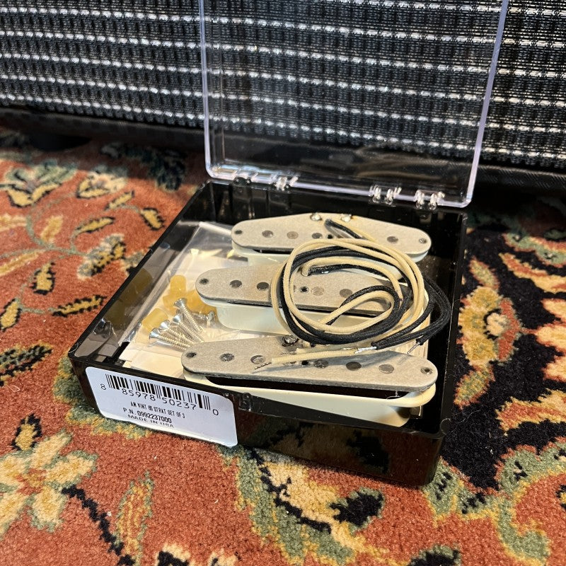 Fender Pure Vintage '65 Strat Set