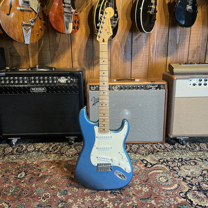 Fender Standard Stratocaster with Maple Fretboard 2014