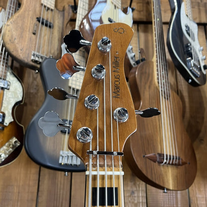 Sire Marcus Miller V5 Sunburst 5 Cordes
