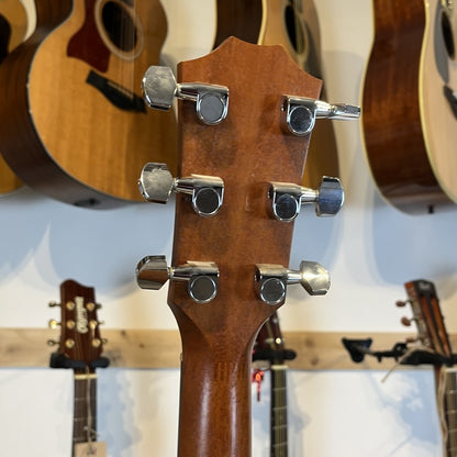 Taylor Big Baby Taylor + Fishman Pickup