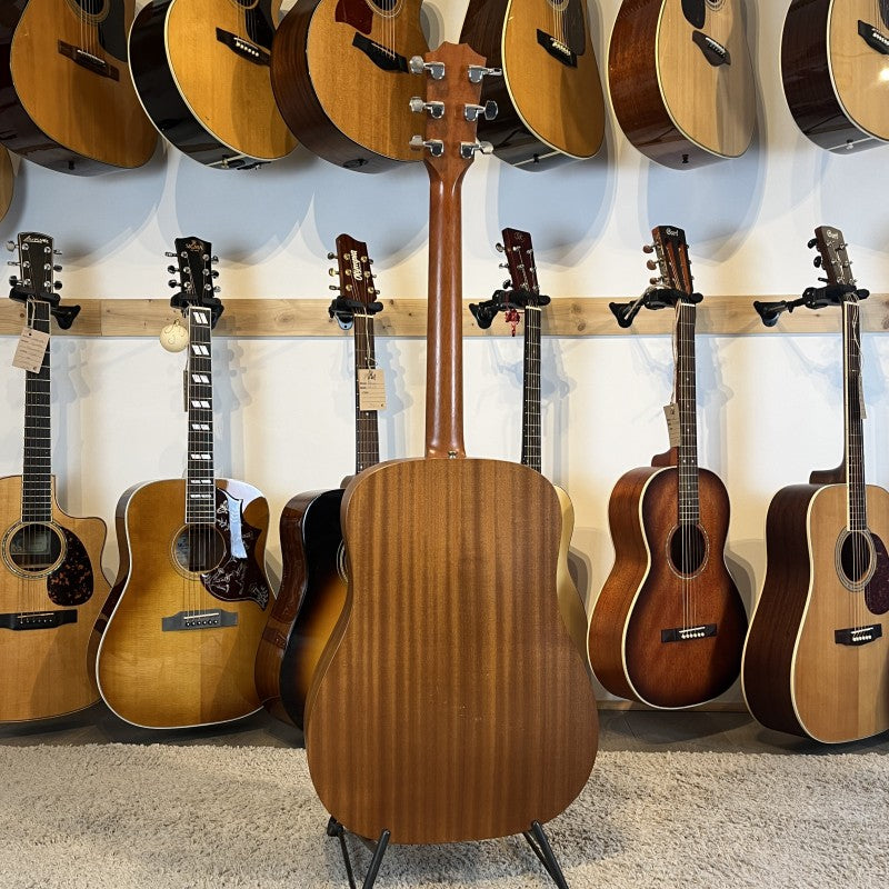 Taylor Big Baby Taylor + Fishman Pickup