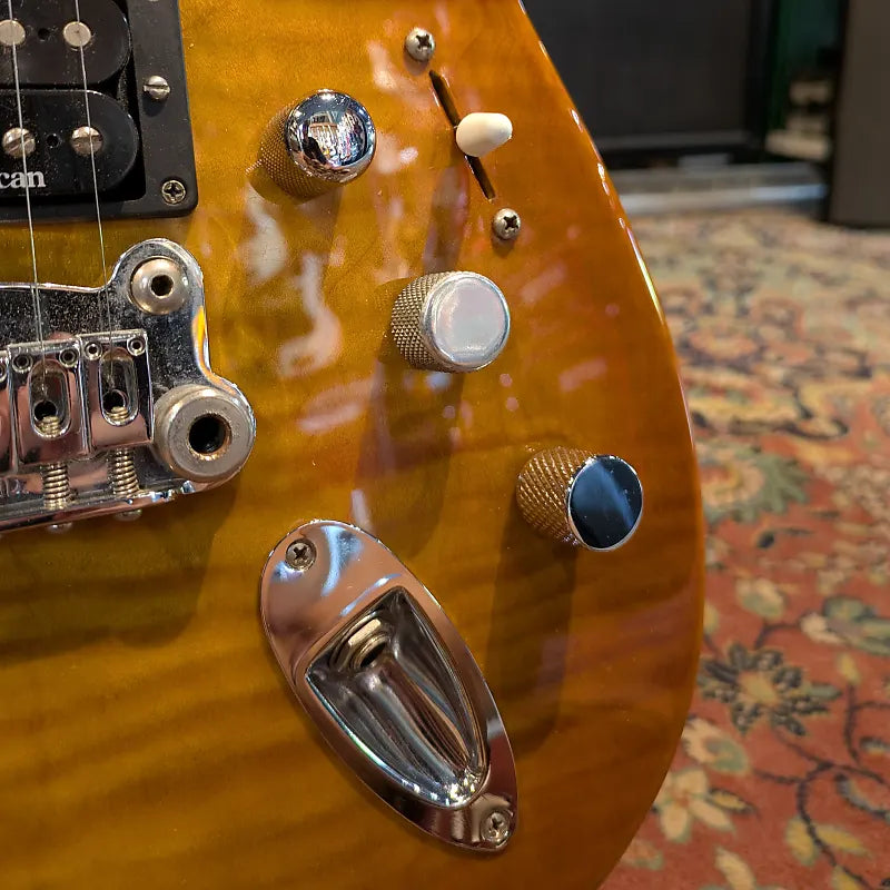 G&L Fullerton Deluxe Legacy HSS - Honey Burst